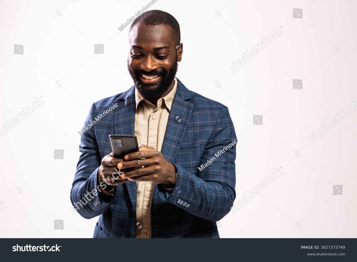 Entrepreneur utilisant Bhubbles sur mobile